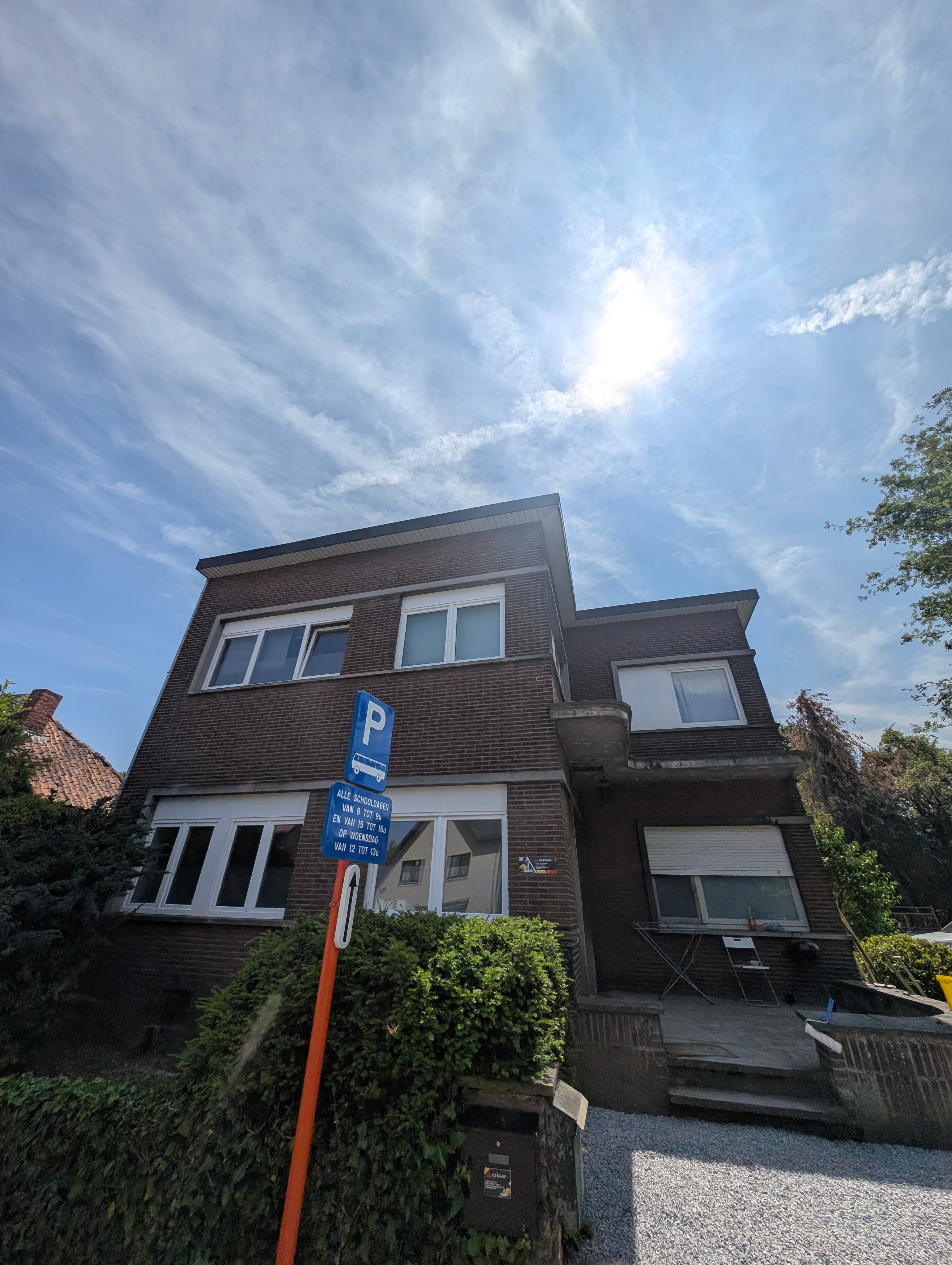 Slimme ingrepen in Hasselt: maximale EPC-winst met nieuwe beglazing bij open bebouwing